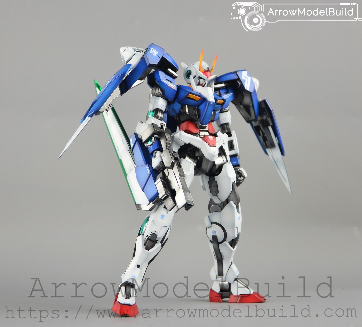 00 Raiser Gundam  PG - Perfect Grade Model Kit